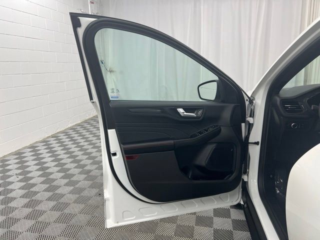 Used 2023 Ford Escape ST-Line w/ Tech Pack #1 AWD/4WD image 17