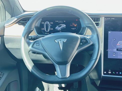 Used 2019 Tesla Model X 75D image 16