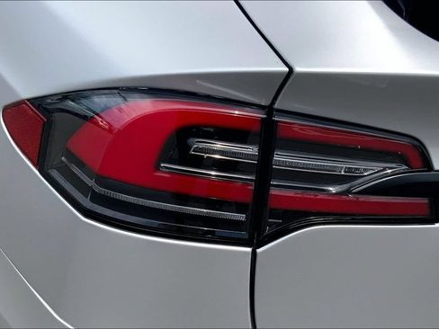 Used 2020 Tesla Model X Performance AWD/4WD image 28