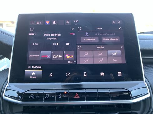 Used 2023 Jeep Compass Latitude w/ Sun and Sound Group AWD/4WD image 23