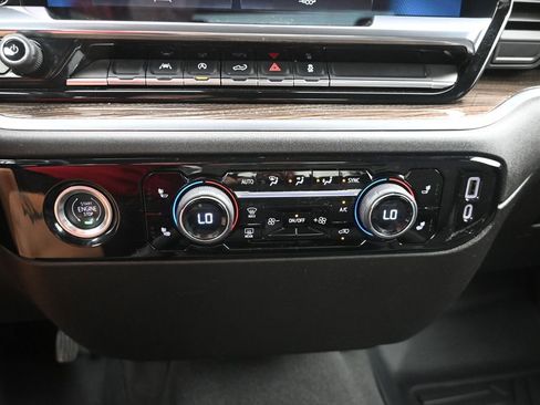 Used 2022 Chevrolet Silverado 1500 LT AWD/4WD image 18