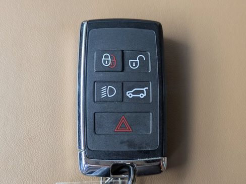 Certified 2025 Land Rover Range Rover SE AWD/4WD image 30