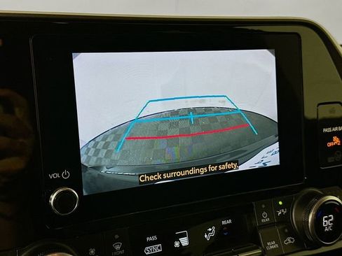 Used 2024 Toyota Highlander XLE image 17