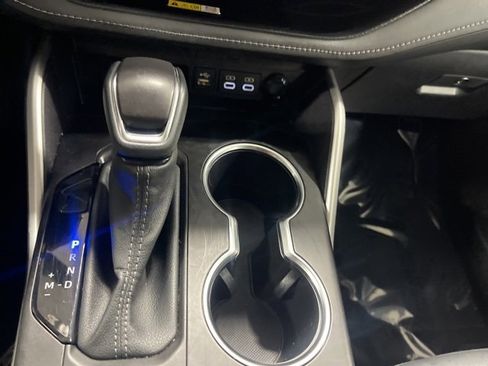 Used 2023 Toyota Highlander XLE image 19