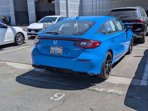 Used 2022 Honda Civic Sport image 2