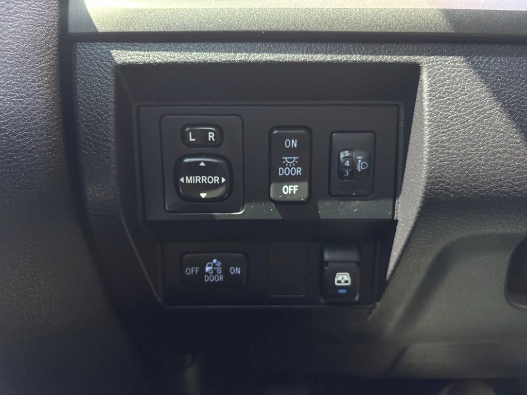 Used 2016 Toyota Tundra SR5 w/ SR5 Upgrade Package AWD/4WD image 39