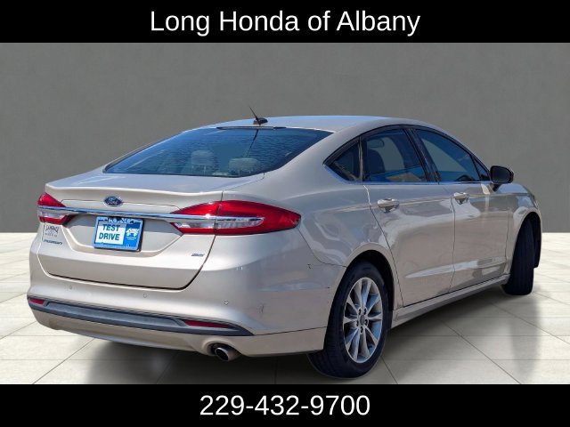 Used 2017 Ford Fusion SE w/ Fusion SE Technology Package FWD image 6