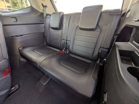 Used 2022 Volkswagen Atlas SEL Premium image 18