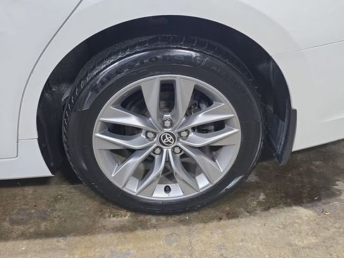 Used 2022 Toyota Avalon XLE FWD image 33