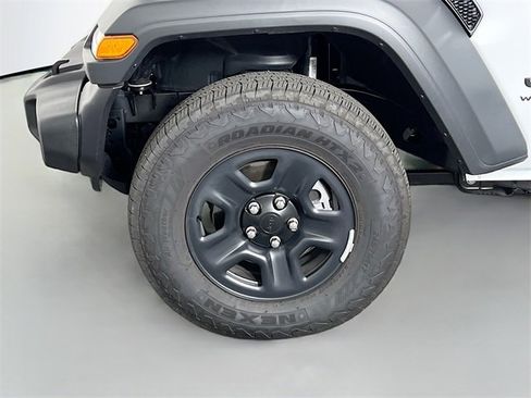 Used 2025 Jeep Wrangler Sport image 11