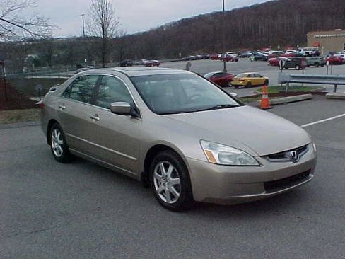 Used 2005 Honda Accord EX image 2