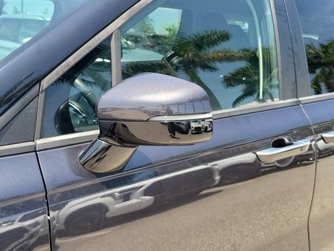 Used 2024 Kia Carnival LX FWD image 8