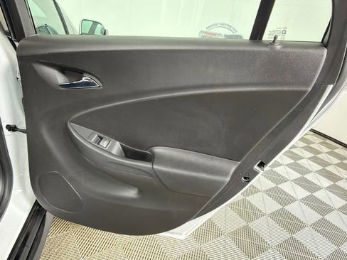 Used 2018 Chevrolet Volt LT image 16