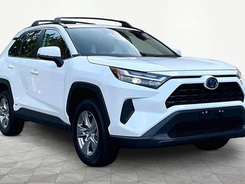 Certified 2022 Toyota RAV4 XLE w/ Convenience Package AWD/4WD image 3