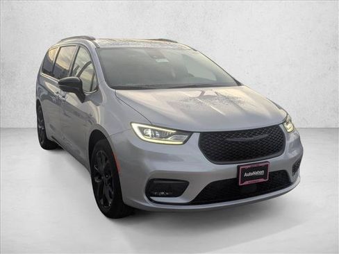New 2026 Chrysler Pacifica Limited w/ S Appearance Package AWD/4WD image 7