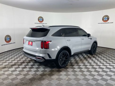 Used 2023 Kia Sorento SX image 19