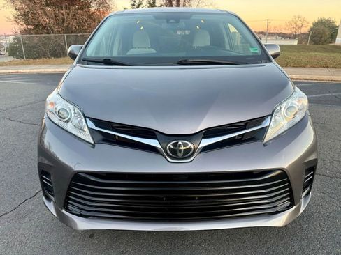 Used 2020 Toyota Sienna LE image 2