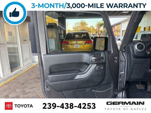 Used 2018 Jeep Wrangler Unlimited Sahara w/ Connectivity Group image 16