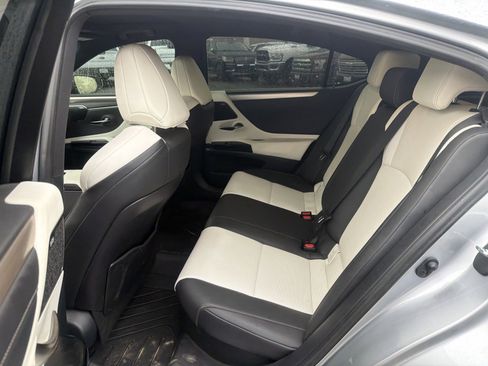 Used 2024 Lexus ES 300h F Sport image 12