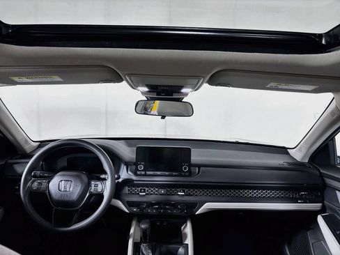 Used 2025 Honda Accord SE image 12