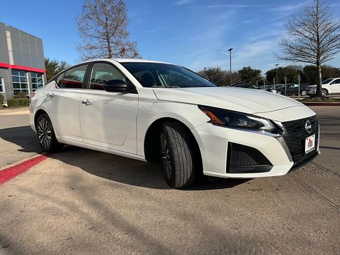 Used 2025 Nissan Altima 2.5 SV image 5