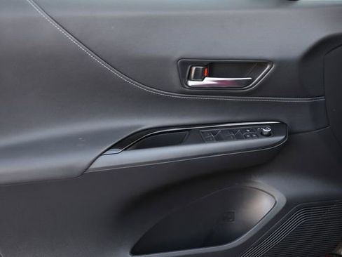 Used 2022 Toyota Venza LE image 21