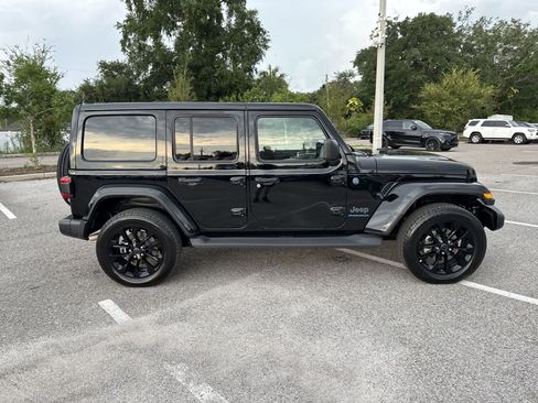 Used 2025 Jeep Wrangler Unlimited Sahara AWD/4WD image 15