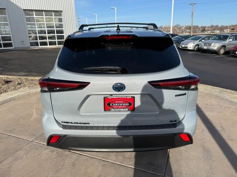 Certified 2024 Toyota Highlander XLE image 9