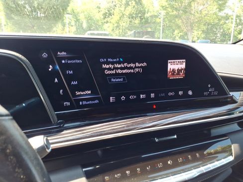 Used 2023 Cadillac Escalade ESV Sport AWD/4WD image 19
