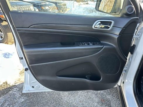 Certified 2019 Jeep Grand Cherokee Laredo image 12