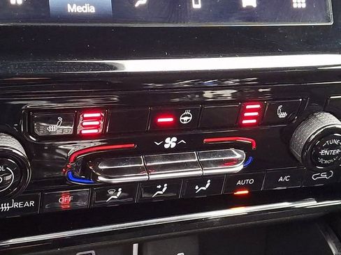 Used 2024 Jeep Grand Cherokee Laredo w/ Luxury Tech Group I image 24