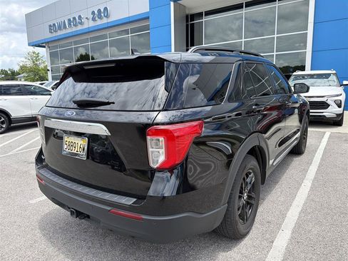 Used 2022 Ford Explorer XLT w/ Class IV Trailer Tow Package RWD image 5