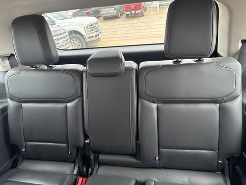 Used 2025 Ford Expedition Active AWD/4WD image 17