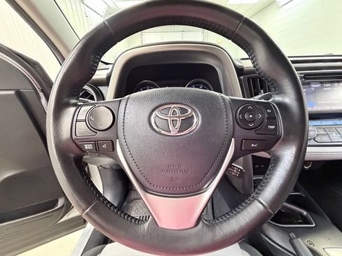 Used 2018 Toyota RAV4 XLE FWD image 37