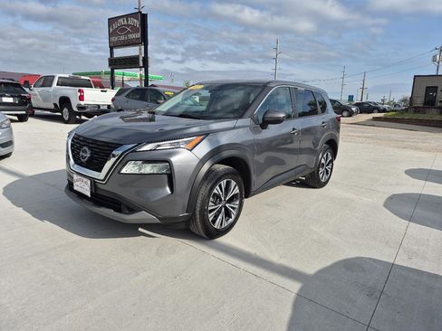 Used 2022 Nissan Rogue SV AWD/4WD image 2