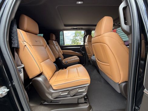 Used 2025 Cadillac Escalade ESV Premium Luxury w/ Touring Package AWD/4WD image 19
