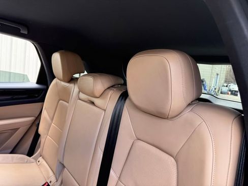 Used 2019 Porsche Cayenne image 19