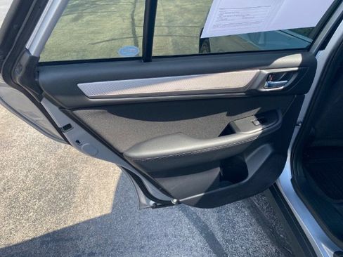 Used 2019 Subaru Outback 2.5i Premium image 11