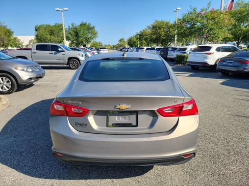 Used 2017 Chevrolet Malibu LT FWD image 5