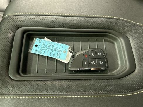 Used 2021 Chevrolet Tahoe Premier w/ Premium Package image 12