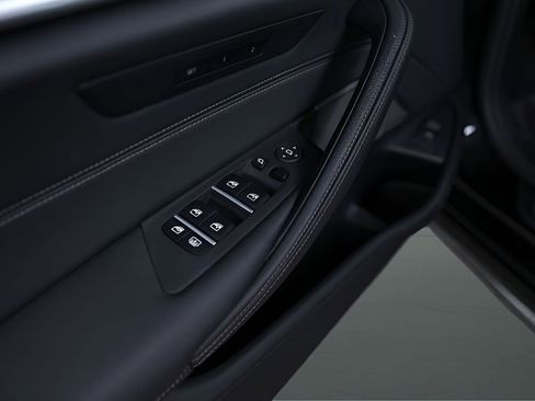 Used 2023 BMW 540i xDrive w/ Executive Package image 25