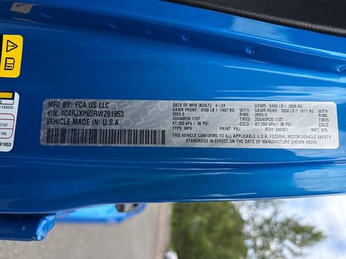 Used 2024 Jeep Wrangler Unlimited Sahara AWD/4WD image 16