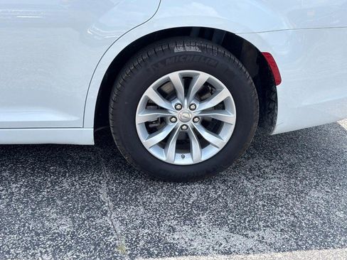 Used 2023 Chrysler 300 Touring RWD image 12