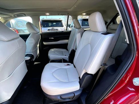 Certified 2025 Toyota Grand Highlander AWD Hybrid image 19
