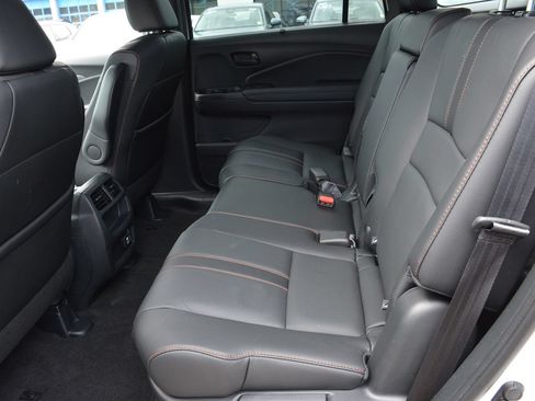 Used 2023 Honda Pilot TrailSport image 15