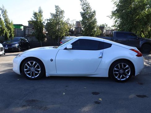 Used 2014 Nissan 370Z Coupe RWD image 4