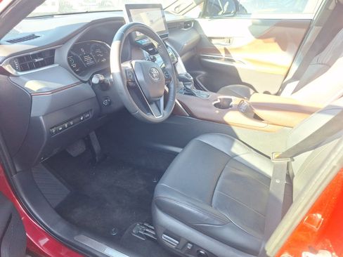 Used 2024 Toyota Venza LE image 15