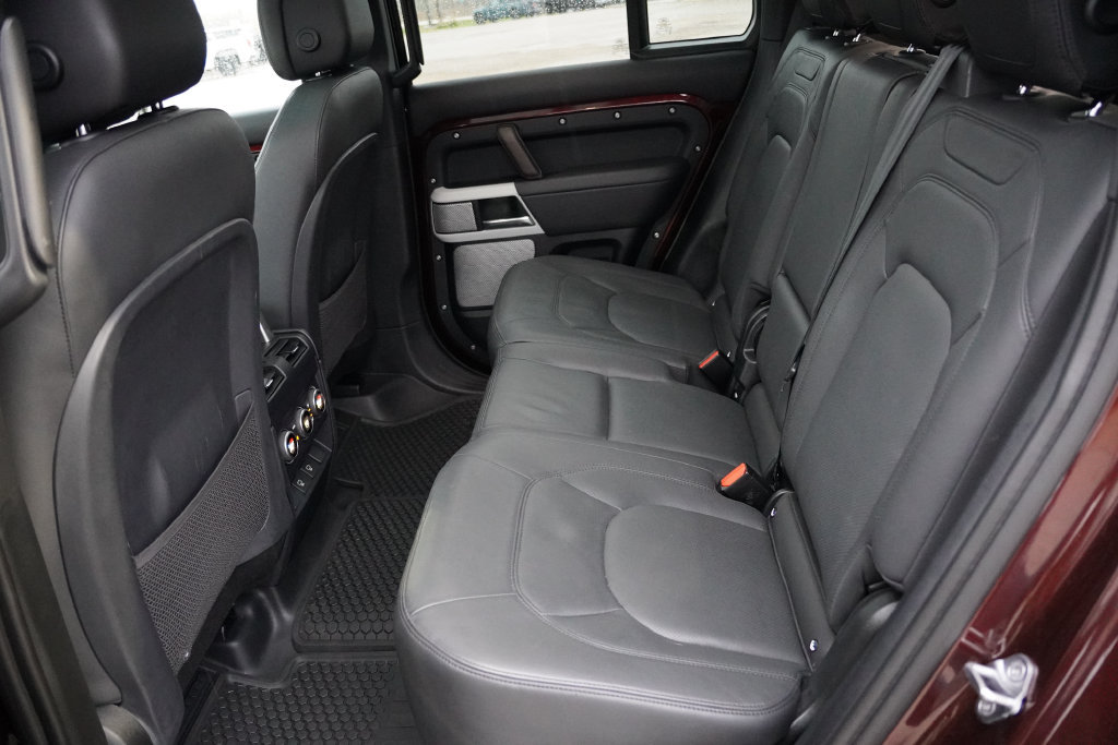Used 2023 Land Rover Defender 130 SE AWD/4WD image 18