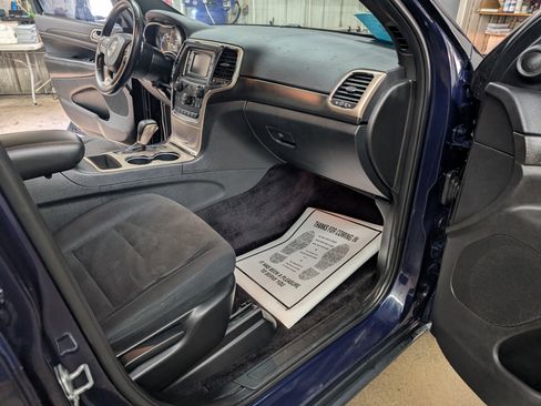 Used 2017 Jeep Grand Cherokee Laredo w/ Quick Order Package 23E image 5