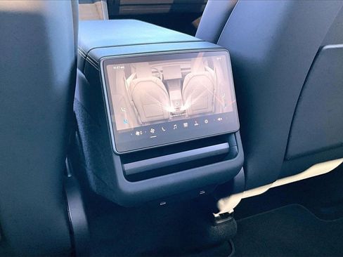 Used 2026 Tesla Model Y 2WD image 10